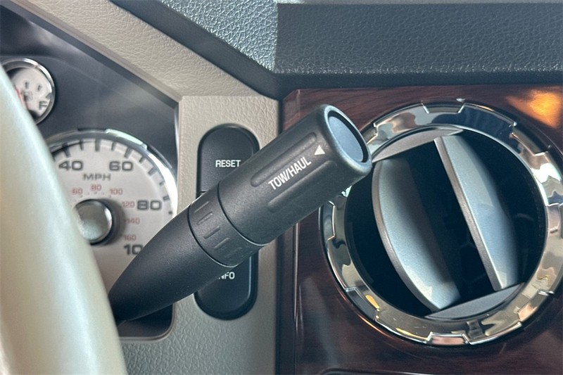 Ford Super Duty F-350 SRW Vehicle Full-screen Gallery Image 20