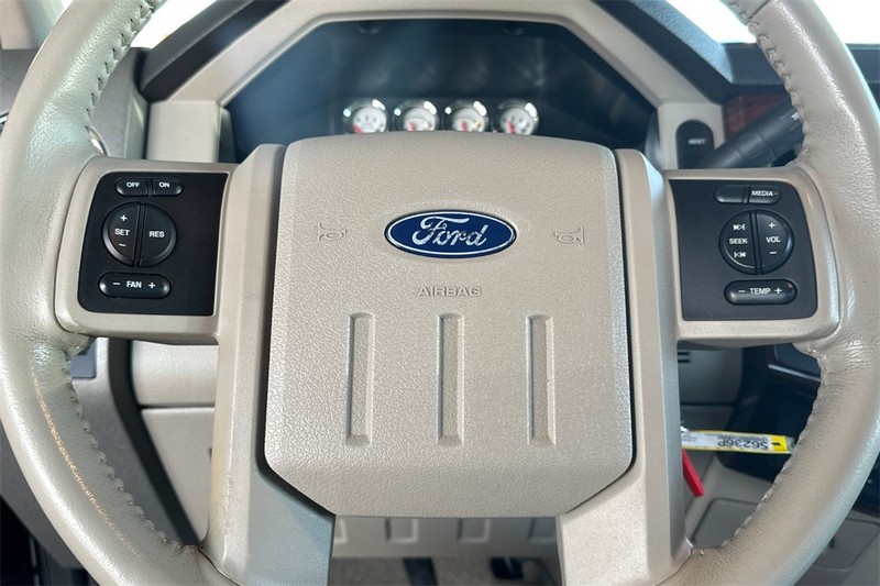 Ford Super Duty F-350 SRW Vehicle Full-screen Gallery Image 21