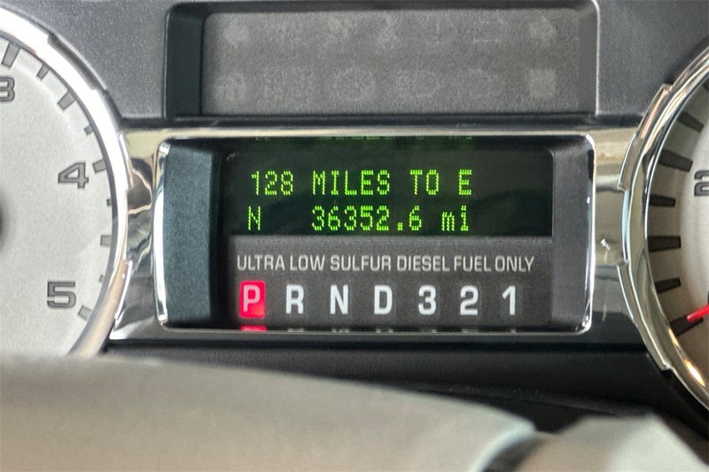 Ford Super Duty F-350 SRW Vehicle Full-screen Gallery Image 23