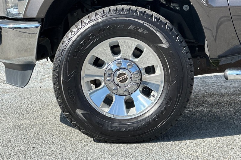 Ford Super Duty F-350 SRW Vehicle Full-screen Gallery Image 24