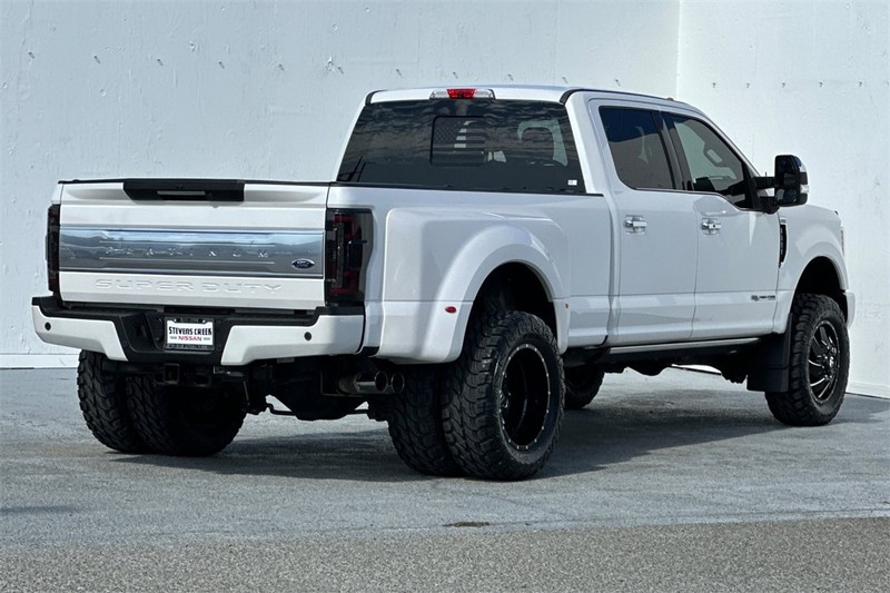 Ford Super Duty F-350 DRW Vehicle Full-screen Gallery Image 04
