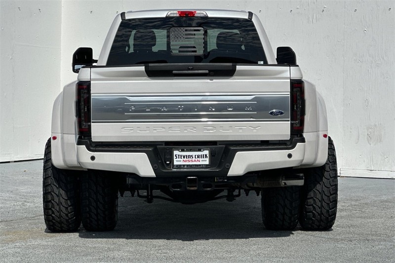 Ford Super Duty F-350 DRW Vehicle Full-screen Gallery Image 05