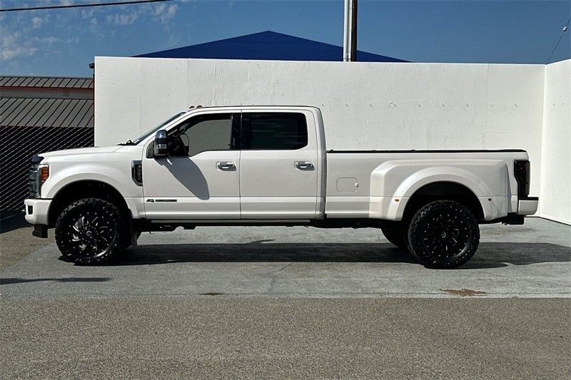 Ford Super Duty F-350 DRW Vehicle Full-screen Gallery Image 07
