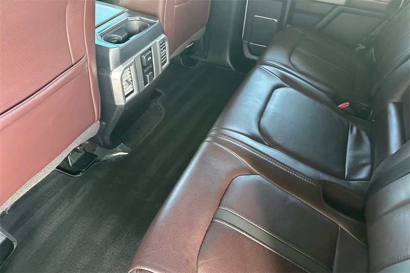 Ford Super Duty F-350 DRW Vehicle Full-screen Gallery Image 12