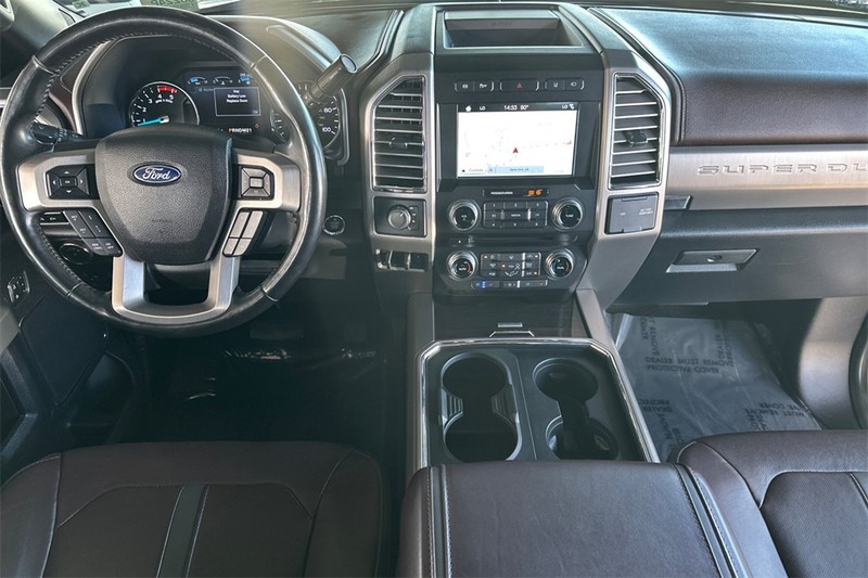 Ford Super Duty F-350 DRW Vehicle Full-screen Gallery Image 13