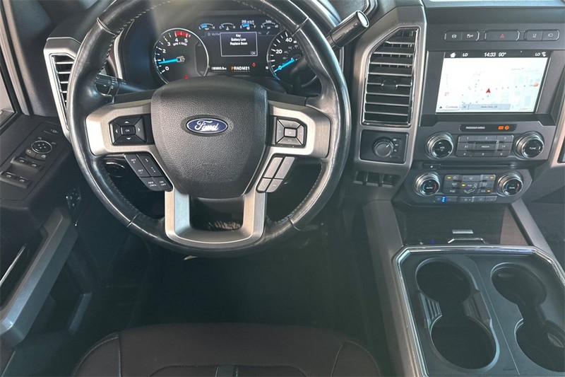 Ford Super Duty F-350 DRW Vehicle Full-screen Gallery Image 14