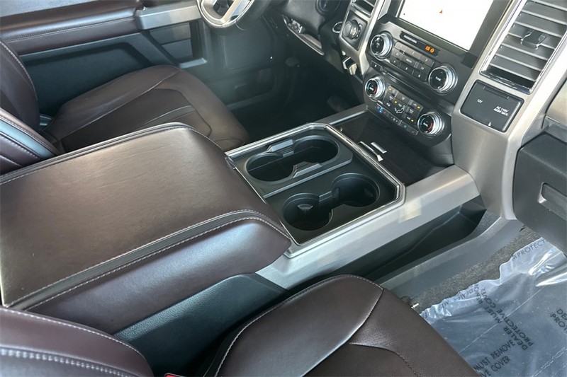 Ford Super Duty F-350 DRW Vehicle Full-screen Gallery Image 15