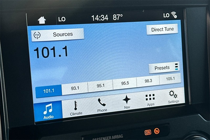 Ford Super Duty F-350 DRW Vehicle Full-screen Gallery Image 17