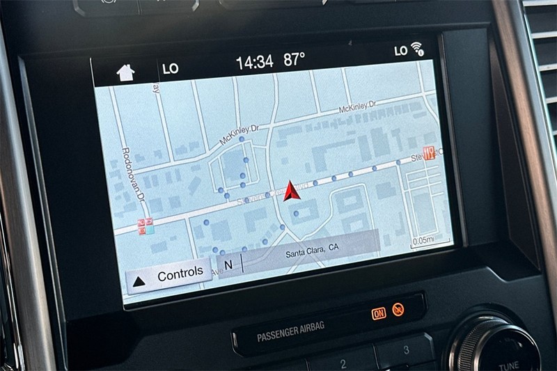 Ford Super Duty F-350 DRW Vehicle Full-screen Gallery Image 18