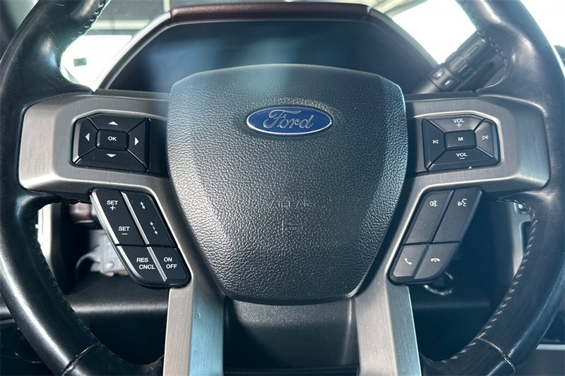 Ford Super Duty F-350 DRW Vehicle Full-screen Gallery Image 23