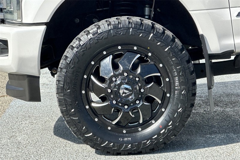 Ford Super Duty F-350 DRW Vehicle Full-screen Gallery Image 26
