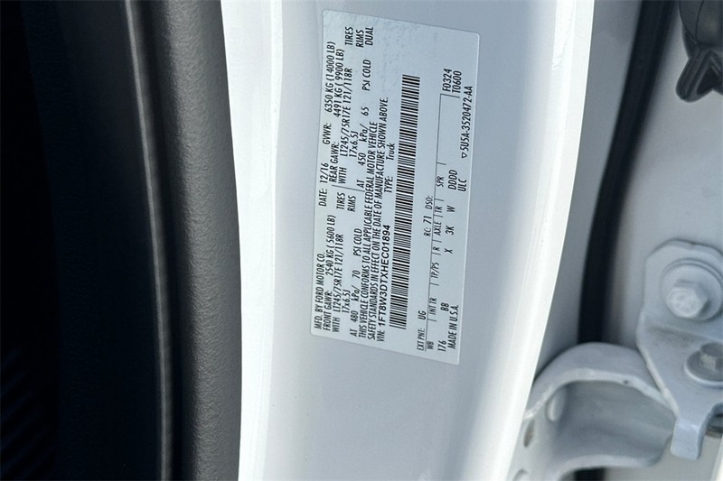 Ford Super Duty F-350 DRW Vehicle Full-screen Gallery Image 27