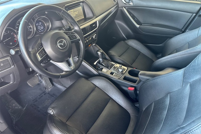 Mazda CX-5 Vehicle Full-screen Gallery Image 10