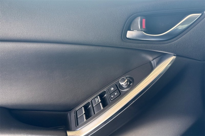 Mazda CX-5 Vehicle Full-screen Gallery Image 11