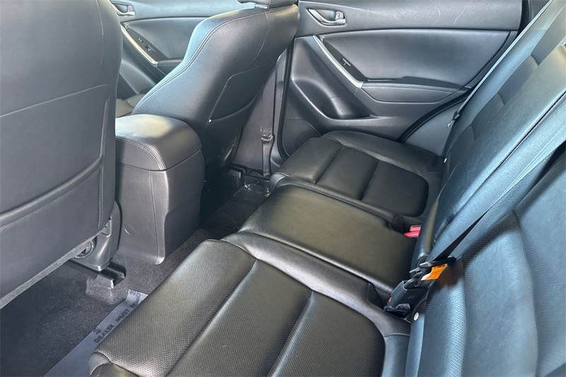 Mazda CX-5 Vehicle Full-screen Gallery Image 12