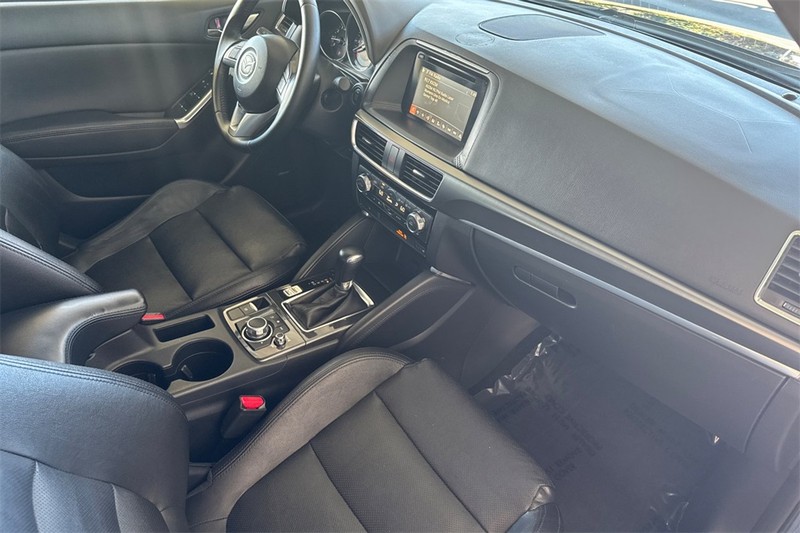 Mazda CX-5 Vehicle Full-screen Gallery Image 15
