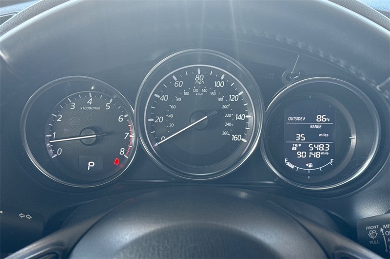 Mazda CX-5 Vehicle Full-screen Gallery Image 23