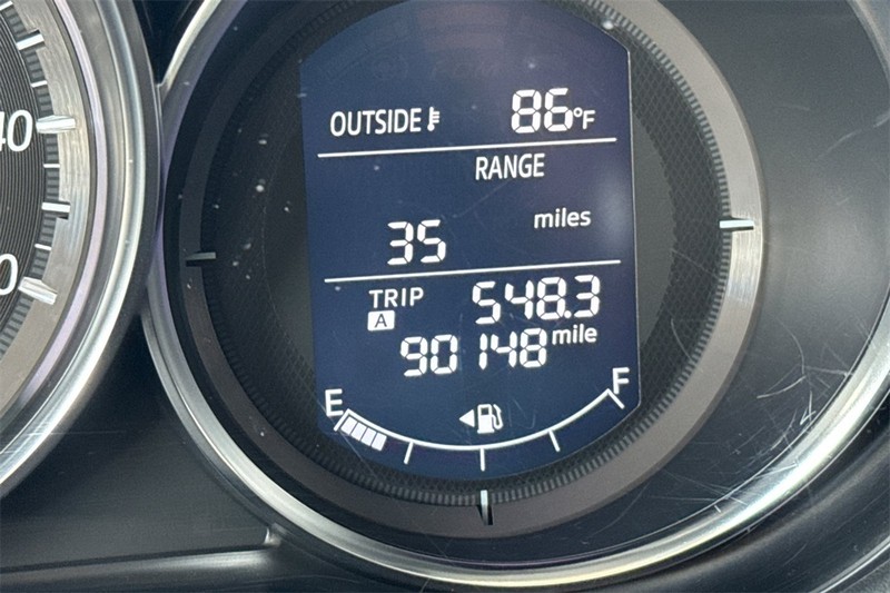 Mazda CX-5 Vehicle Full-screen Gallery Image 24