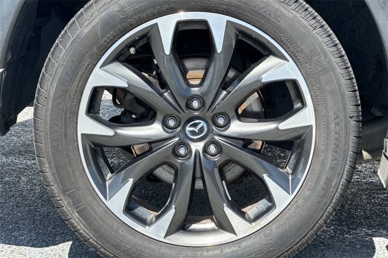 Mazda CX-5 Vehicle Full-screen Gallery Image 25