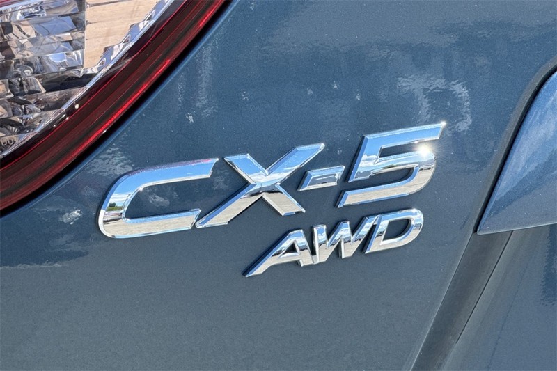 Mazda CX-5 Vehicle Full-screen Gallery Image 26