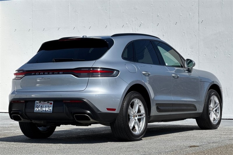 Porsche Macan Vehicle Full-screen Gallery Image 04