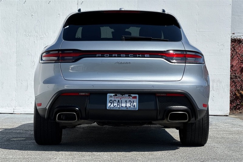 Porsche Macan Vehicle Full-screen Gallery Image 05