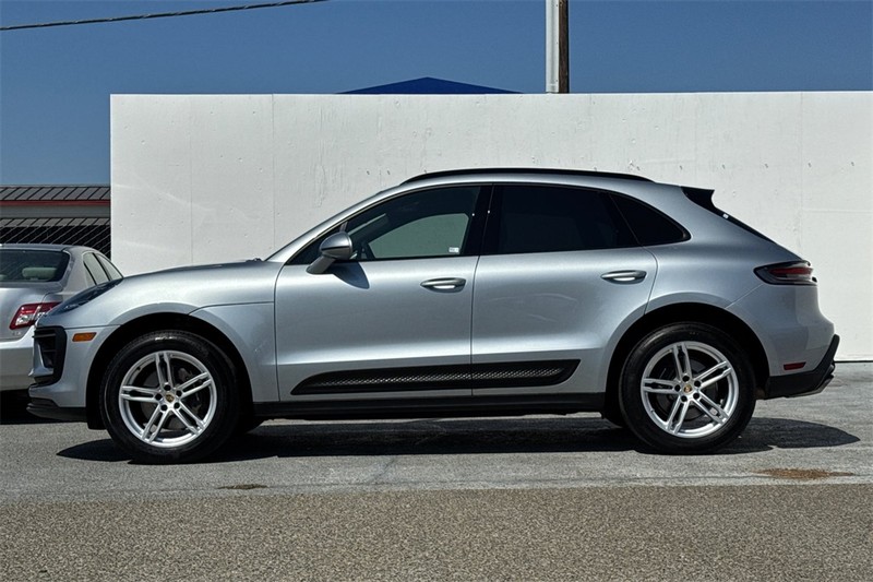 Porsche Macan Vehicle Full-screen Gallery Image 07