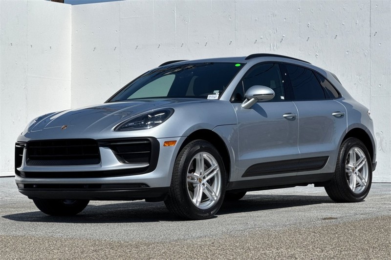 Porsche Macan Vehicle Full-screen Gallery Image 08
