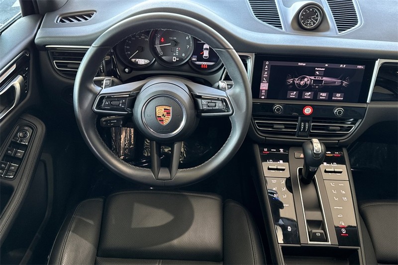 Porsche Macan Vehicle Full-screen Gallery Image 14