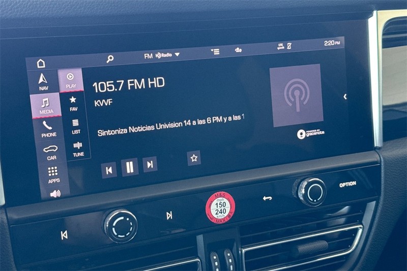 Porsche Macan Vehicle Full-screen Gallery Image 17