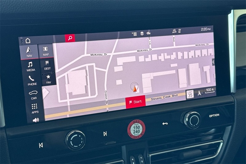 Porsche Macan Vehicle Full-screen Gallery Image 18