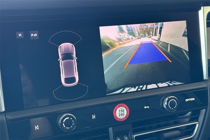 Porsche Macan Vehicle Full-screen Gallery Image 19