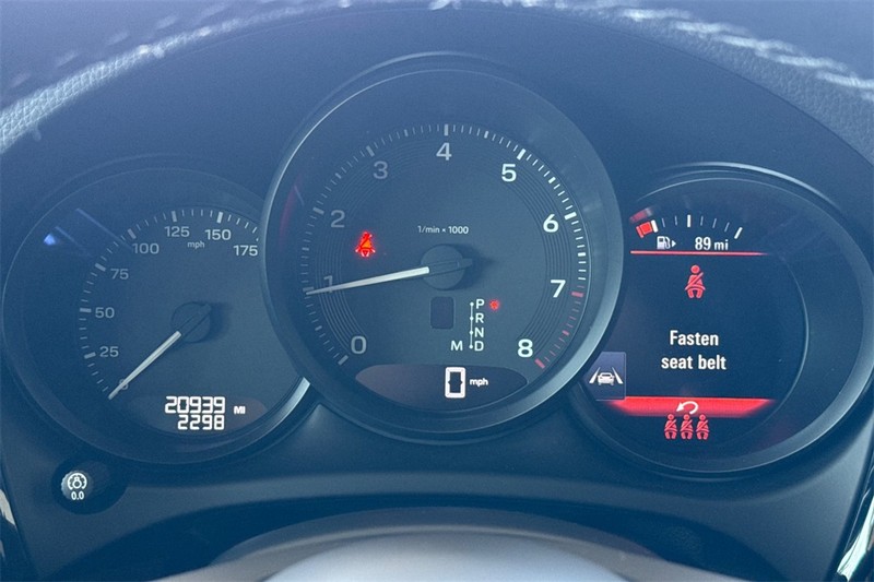 Porsche Macan Vehicle Full-screen Gallery Image 23