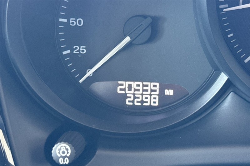 Porsche Macan Vehicle Full-screen Gallery Image 24