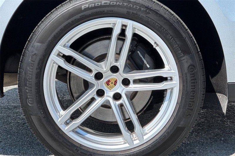 Porsche Macan Vehicle Full-screen Gallery Image 25