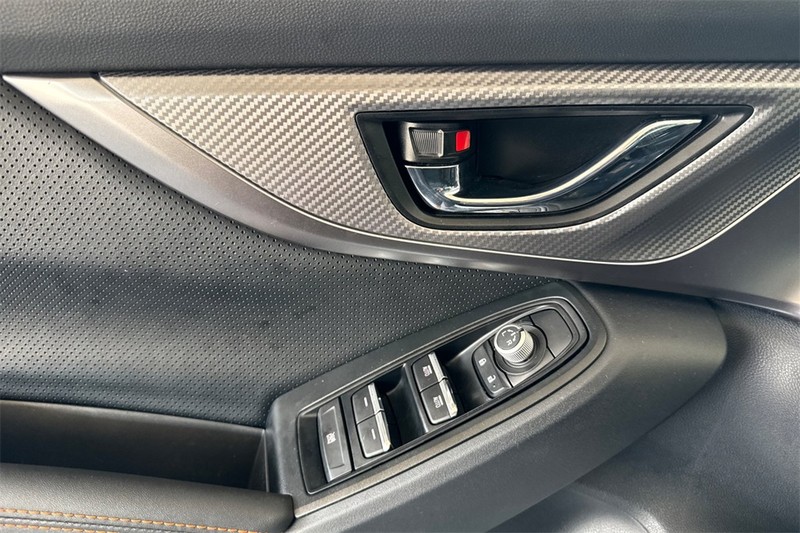 Subaru Crosstrek Vehicle Full-screen Gallery Image 11