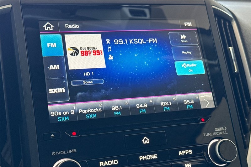 Subaru Crosstrek Vehicle Full-screen Gallery Image 17