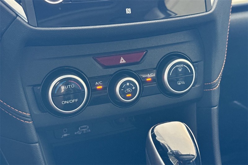 Subaru Crosstrek Vehicle Full-screen Gallery Image 19