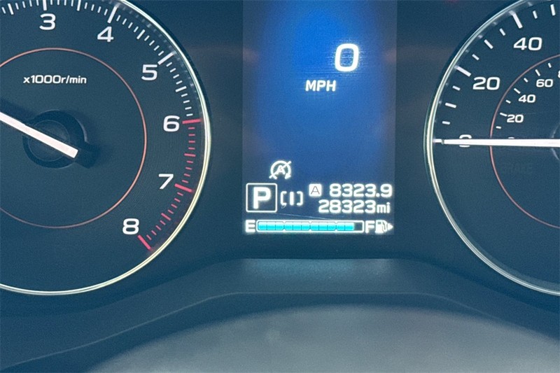 Subaru Crosstrek Vehicle Full-screen Gallery Image 24