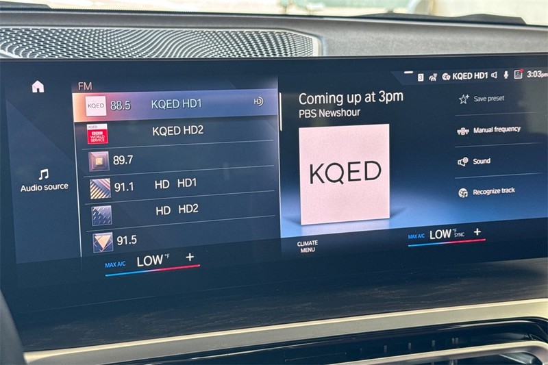 BMW 3 Series Vehicle Full-screen Gallery Image 17