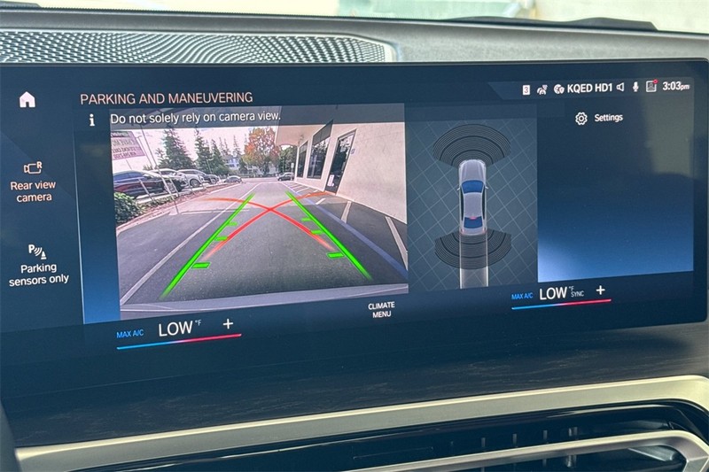 BMW 3 Series Vehicle Full-screen Gallery Image 19