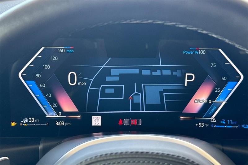 BMW 3 Series Vehicle Full-screen Gallery Image 24