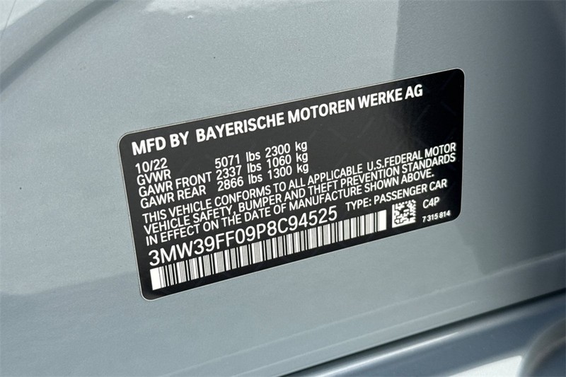 BMW 3 Series Vehicle Full-screen Gallery Image 28