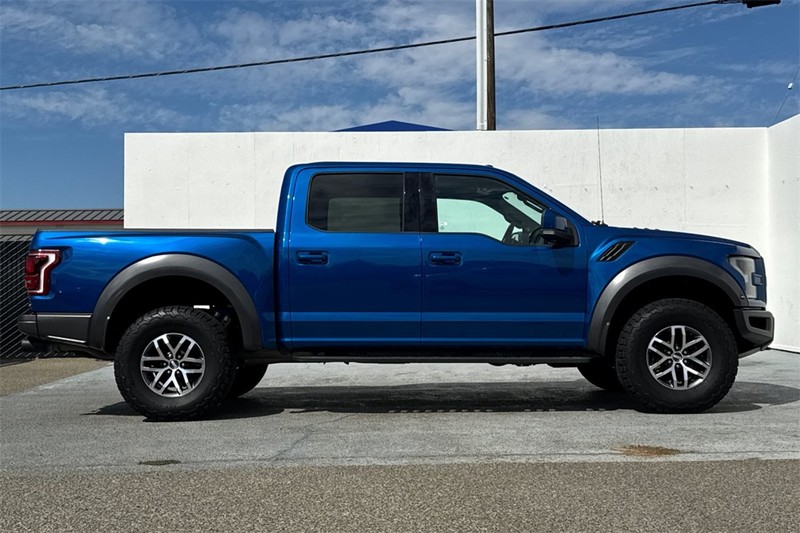 Ford F-150 Vehicle Full-screen Gallery Image 03