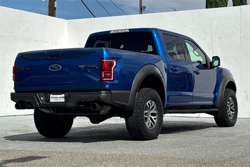 Ford F-150 Vehicle Full-screen Gallery Image 04