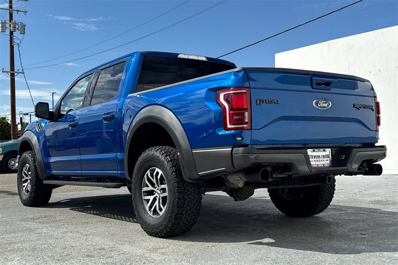 Ford F-150 Vehicle Full-screen Gallery Image 06