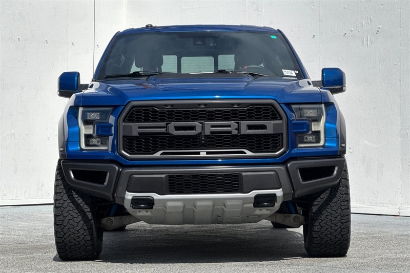Ford F-150 Vehicle Full-screen Gallery Image 09