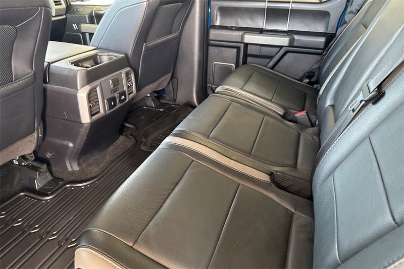 Ford F-150 Vehicle Full-screen Gallery Image 12