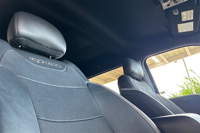 Ford F-150 Vehicle Full-screen Gallery Image 16