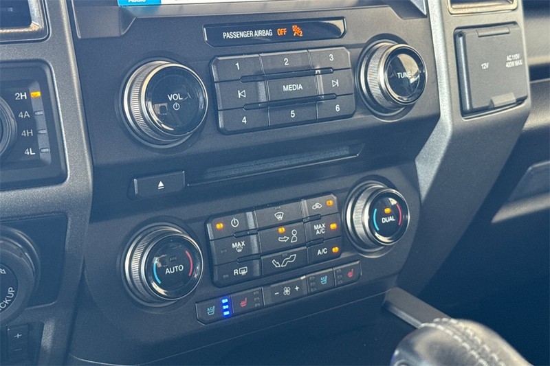 Ford F-150 Vehicle Full-screen Gallery Image 20